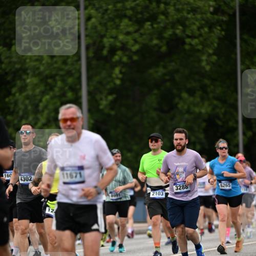 29.06.2025 - hella hamburg halbmarathon Dr. Thomas Lammeyer http://msf.ph/oto/8421690 29.06.2025 10:47:43 Kennedybrücke 1226, 1310, 1467, 1788, 1878, 2103, 2158, 2267, 2538, 2971, 3283, 3288, 3518, 3764, 4105, 4177, 4302, 4353, 5265, 5370, 5755, 7461, 7872, 8135, 8233, 8991, 9831, 9976, 10083, 10200, 10202, 10536 meine-sportfotos.de