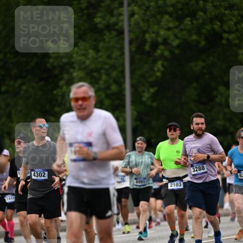 29.06.2025 - hella hamburg halbmarathon Dr. Thomas Lammeyer http://msf.ph/oto/8421700 29.06.2025 10:47:43 Kennedybrücke 1226, 1310, 1467, 1788, 1878, 2103, 2158, 2267, 2538, 2971, 3283, 3288, 3518, 3764, 4105, 4177, 4302, 4353, 5265, 5370, 5755, 7461, 7872, 8135, 8233, 8991, 9831, 9976, 10083, 10200, 10202, 10536 meine-sportfotos.de