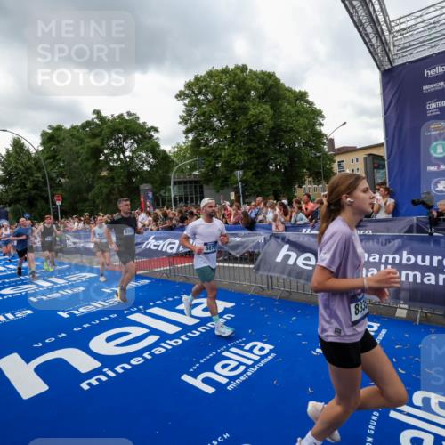 29.06.2025 - hella hamburg halbmarathon Zöllner http://msf.ph/oto/8421702 29.06.2025 10:53:53 Ziel 1422, 1706, 1870, 5607, 6260, 6877, 7177, 7395, 8285, 8335, 9922, 10529, 10891, 12413, 14026, 15502, 16538, 17740, 18249, 18418, 18487, 18759, 18831, 18915, 19177 meine-sportfotos.de