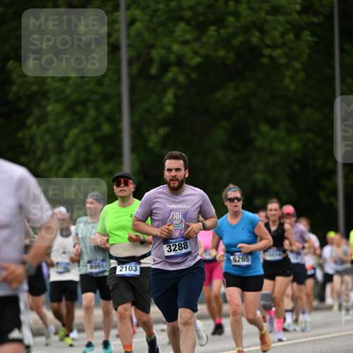 29.06.2025 - hella hamburg halbmarathon Dr. Thomas Lammeyer http://msf.ph/oto/8421728 29.06.2025 10:47:44 Kennedybrücke 1226, 1310, 1467, 1788, 1878, 2103, 2158, 2267, 2538, 2971, 3283, 3288, 3518, 3764, 4105, 4177, 4302, 4353, 5265, 5370, 5720, 5755, 7461, 7872, 8135, 8233, 8991, 9831, 9976, 10083, 10200, 10202, 10536 meine-sportfotos.de