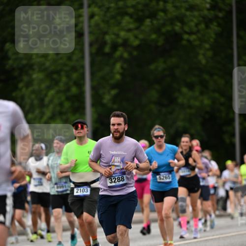 29.06.2025 - hella hamburg halbmarathon Dr. Thomas Lammeyer http://msf.ph/oto/8421735 29.06.2025 10:47:44 Kennedybrücke 1226, 1310, 1467, 1788, 1878, 2103, 2158, 2267, 2538, 2971, 3283, 3288, 3518, 3764, 4105, 4177, 4302, 4353, 5265, 5370, 5720, 5755, 7461, 7872, 8135, 8233, 8991, 9831, 9976, 10083, 10200, 10202, 10536 meine-sportfotos.de