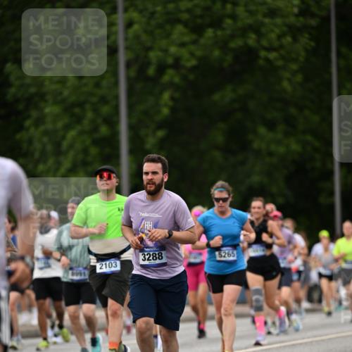 29.06.2025 - hella hamburg halbmarathon Dr. Thomas Lammeyer http://msf.ph/oto/8421739 29.06.2025 10:47:44 Kennedybrücke 1226, 1310, 1467, 1788, 1878, 2103, 2158, 2267, 2538, 2971, 3283, 3288, 3518, 3764, 4105, 4177, 4302, 4353, 5265, 5370, 5720, 5755, 7461, 7872, 8135, 8233, 8991, 9831, 9976, 10083, 10200, 10202, 10536 meine-sportfotos.de