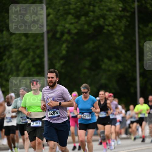 29.06.2025 - hella hamburg halbmarathon Dr. Thomas Lammeyer http://msf.ph/oto/8421743 29.06.2025 10:47:44 Kennedybrücke 1226, 1310, 1467, 1788, 1878, 2103, 2158, 2267, 2538, 2971, 3283, 3288, 3518, 3764, 4105, 4177, 4302, 4353, 5265, 5370, 5720, 5755, 7461, 7872, 8135, 8233, 8991, 9831, 9976, 10083, 10200, 10202, 10536 meine-sportfotos.de
