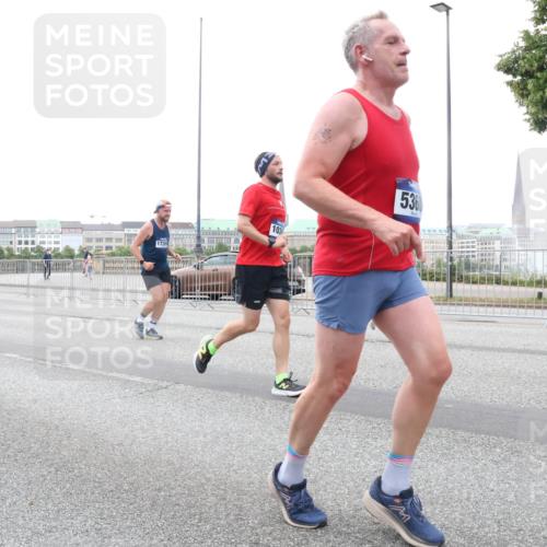 29.06.2025 - hella hamburg halbmarathon Lena Gebhardt http://msf.ph/oto/8421747 29.06.2025 10:52:40 Lombardsbrücke 3140, 1735, 53, 1369, 1826, 2146, 2362, 2420, 2528, 2701, 2983, 3140, 3227, 3645, 4591, 4729, 4815, 5262, 5360, 6386, 6403, 6404, 6406, 6671, 7032, 7511, 7690, 7691, 7735, 7737, 7812, 8194, 8196, 8641, 9068, 9070, 9103, 9368, 9545, 9731, 10055, 10080, 10296, 10342, 10392, 10600, 10634, 10879, 10884, 10928, 10981, 11084, 11297, 11736, 11899, 11919, 11974, 12127, 12128, 12546, 12558, 12994, 14009, 14765 meine-sportfotos.de