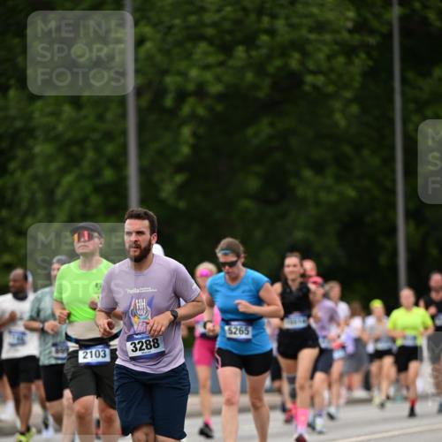 29.06.2025 - hella hamburg halbmarathon Dr. Thomas Lammeyer http://msf.ph/oto/8421748 29.06.2025 10:47:45 Kennedybrücke 1226, 1310, 1467, 1788, 1878, 2103, 2158, 2267, 2538, 2971, 3283, 3288, 3518, 3764, 4105, 4177, 4302, 4353, 5265, 5370, 5720, 5755, 6012, 7461, 7872, 8135, 8233, 8991, 9831, 9976, 10083, 10200, 10202, 10536 meine-sportfotos.de