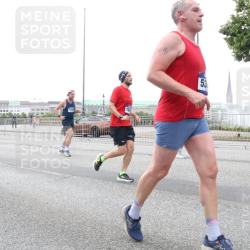 29.06.2025 - hella hamburg halbmarathon Lena Gebhardt http://msf.ph/oto/8421761 29.06.2025 10:52:40 Lombardsbrücke 3140, 1735, 103, 53, 1369, 1826, 2146, 2362, 2420, 2528, 2701, 2983, 3140, 3227, 3645, 4591, 4729, 4815, 5262, 5360, 6386, 6403, 6404, 6406, 6671, 7032, 7511, 7690, 7691, 7735, 7737, 7812, 8194, 8196, 8641, 9068, 9070, 9103, 9368, 9545, 9731, 10055, 10080, 10296, 10342, 10392, 10600, 10634, 10879, 10884, 10928, 10981, 11084, 11297, 11736, 11899, 11919, 11974, 12127, 12128, 12546, 12558, 12994, 14009, 14765 meine-sportfotos.de