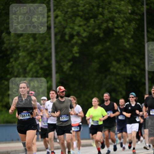 29.06.2025 - hella hamburg halbmarathon Dr. Thomas Lammeyer http://msf.ph/oto/8421771 29.06.2025 10:47:48 Kennedybrücke 1226, 1310, 1467, 1788, 1878, 2103, 2158, 2267, 2361, 2538, 2971, 3283, 3288, 3518, 3764, 4105, 4177, 4302, 5265, 5370, 5720, 5755, 6012, 7461, 7872, 8135, 8991, 9831, 9976, 10083, 10200, 10202 meine-sportfotos.de