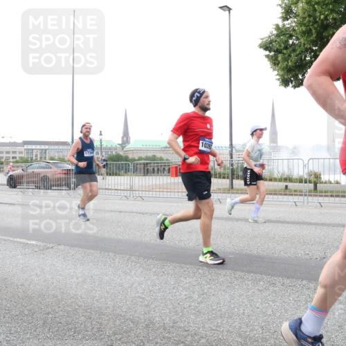 29.06.2025 - hella hamburg halbmarathon Lena Gebhardt http://msf.ph/oto/8421772 29.06.2025 10:52:40 Lombardsbrücke 3140, 17359, 10392, 53, 1369, 1826, 2146, 2362, 2420, 2528, 2701, 2983, 3140, 3227, 3645, 4591, 4729, 4815, 5262, 5360, 6386, 6403, 6404, 6406, 6671, 7032, 7511, 7690, 7691, 7735, 7737, 7812, 8194, 8196, 8641, 9068, 9070, 9103, 9368, 9545, 9731, 10055, 10080, 10296, 10342, 10392, 10600, 10634, 10879, 10884, 10928, 10981, 11084, 11297, 11736, 11899, 11919, 11974, 12127, 12128, 12546, 12558, 12994, 14009, 14765 meine-sportfotos.de