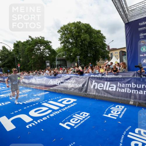 29.06.2025 - hella hamburg halbmarathon Zöllner http://msf.ph/oto/8421789 29.06.2025 10:32:07 Ziel 1407, 1686, 4129, 11150, 11370, 16505, 16736 meine-sportfotos.de