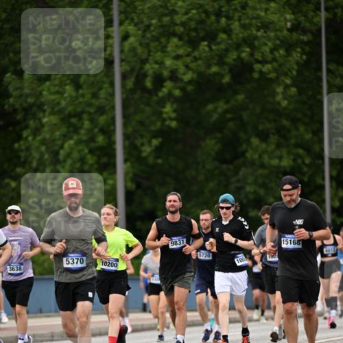 29.06.2025 - hella hamburg halbmarathon Dr. Thomas Lammeyer http://msf.ph/oto/8421829 29.06.2025 10:47:50 Kennedybrücke 1226, 1310, 1467, 1788, 1816, 1878, 2103, 2158, 2267, 2361, 2538, 2971, 3288, 3518, 4105, 4177, 4302, 5265, 5370, 5720, 6012, 7205, 7461, 7872, 8135, 8991, 9831, 9976, 10083, 10200, 10202 meine-sportfotos.de
