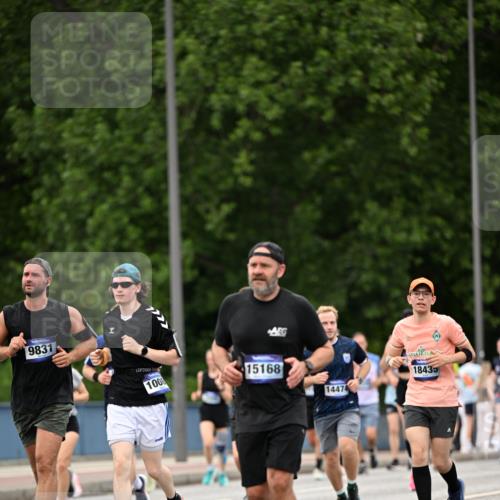29.06.2025 - hella hamburg halbmarathon Dr. Thomas Lammeyer http://msf.ph/oto/8421866 29.06.2025 10:47:52 Kennedybrücke 1226, 1467, 1788, 1816, 1878, 2103, 2158, 2267, 2361, 2538, 2971, 3288, 3518, 4105, 4177, 4302, 5265, 5370, 5720, 6012, 7205, 7461, 7872, 8135, 8991, 9831, 9976, 10083, 10200, 10202 meine-sportfotos.de