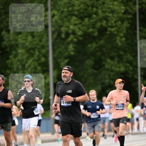 29.06.2025 - hella hamburg halbmarathon Dr. Thomas Lammeyer http://msf.ph/oto/8421873 29.06.2025 10:47:52 Kennedybrücke 1226, 1467, 1788, 1816, 1878, 2103, 2158, 2267, 2361, 2538, 2971, 3288, 3518, 4105, 4177, 4302, 5265, 5370, 5720, 6012, 7205, 7461, 7872, 8135, 8991, 9831, 9976, 10083, 10200, 10202 meine-sportfotos.de