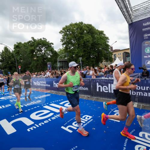 29.06.2025 - hella hamburg halbmarathon Zöllner http://msf.ph/oto/8421904 29.06.2025 10:54:00 Ziel 1151, 1706, 1815, 1870, 2432, 3096, 6356, 6374, 6481, 7395, 7918, 7973, 8394, 11789, 12413, 13032, 13869, 14175, 16477, 16538, 18308, 18418, 18831, 18879, 18915, 19177 meine-sportfotos.de