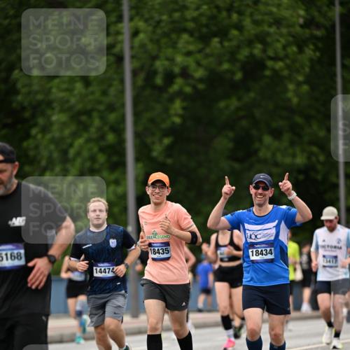 29.06.2025 - hella hamburg halbmarathon Dr. Thomas Lammeyer http://msf.ph/oto/8421907 29.06.2025 10:47:54 Kennedybrücke 1226, 1788, 1816, 1878, 2103, 2158, 2267, 2361, 2538, 2971, 3288, 3518, 4105, 4177, 4302, 5265, 5370, 5720, 6012, 6096, 7205, 7461, 7872, 8135, 8991, 9831, 9976, 10083, 10200, 10202 meine-sportfotos.de