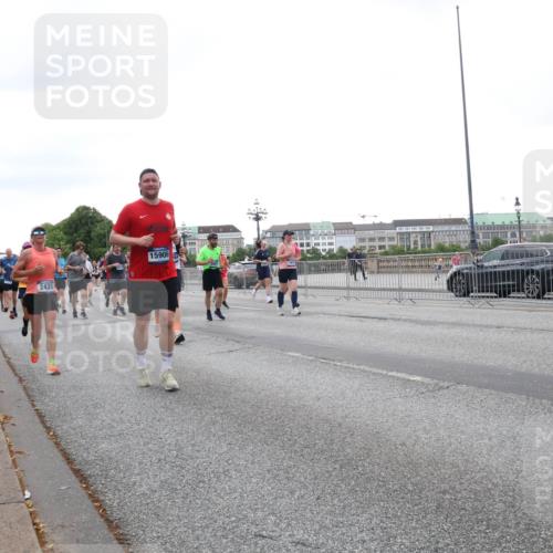 29.06.2025 - hella hamburg halbmarathon Lena Gebhardt http://msf.ph/oto/8421908 29.06.2025 10:52:42 Lombardsbrücke 2420, 15906, 314, 1369, 1826, 2146, 2362, 2420, 2528, 2701, 2983, 2988, 3140, 3227, 3645, 3787, 4591, 4729, 4815, 5262, 5360, 6386, 6403, 6671, 7032, 7511, 7690, 7691, 7735, 7737, 7812, 8641, 9068, 9070, 9103, 9368, 9545, 9731, 10055, 10080, 10296, 10392, 10417, 10568, 10600, 10634, 10879, 10884, 10928, 10981, 11084, 11297, 11736, 11899, 11919, 11974, 12127, 12128, 12546, 12558, 12994, 14009, 14765, 14807, 14979 meine-sportfotos.de