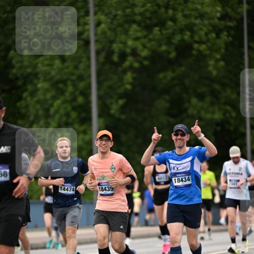 29.06.2025 - hella hamburg halbmarathon Dr. Thomas Lammeyer http://msf.ph/oto/8421913 29.06.2025 10:47:54 Kennedybrücke 1226, 1788, 1816, 1878, 2103, 2158, 2267, 2361, 2538, 2971, 3288, 3518, 4105, 4177, 4302, 5265, 5370, 5720, 6012, 6096, 7205, 7461, 7872, 8135, 8991, 9831, 9976, 10083, 10200, 10202 meine-sportfotos.de