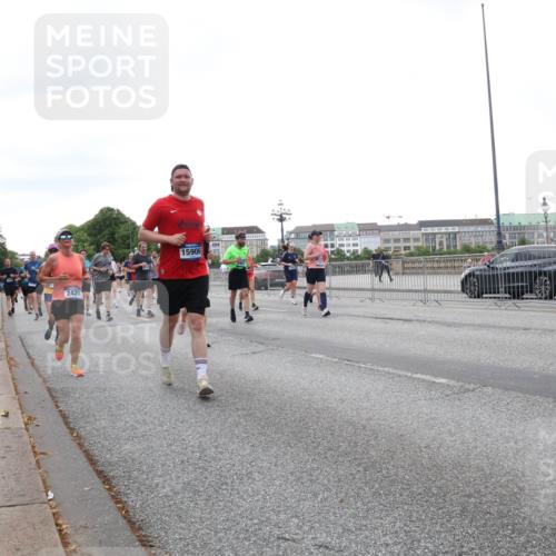 29.06.2025 - hella hamburg halbmarathon Lena Gebhardt http://msf.ph/oto/8421918 29.06.2025 10:52:42 Lombardsbrücke 2420, 15906, 1369, 1826, 2146, 2362, 2420, 2528, 2701, 2983, 2988, 3140, 3227, 3645, 3787, 4591, 4729, 4815, 5262, 5360, 6386, 6403, 6671, 7032, 7511, 7690, 7691, 7735, 7737, 7812, 8641, 9068, 9070, 9103, 9368, 9545, 9731, 10055, 10080, 10296, 10392, 10417, 10568, 10600, 10634, 10879, 10884, 10928, 10981, 11084, 11297, 11736, 11899, 11919, 11974, 12127, 12128, 12546, 12558, 12994, 14009, 14765, 14807, 14979 meine-sportfotos.de