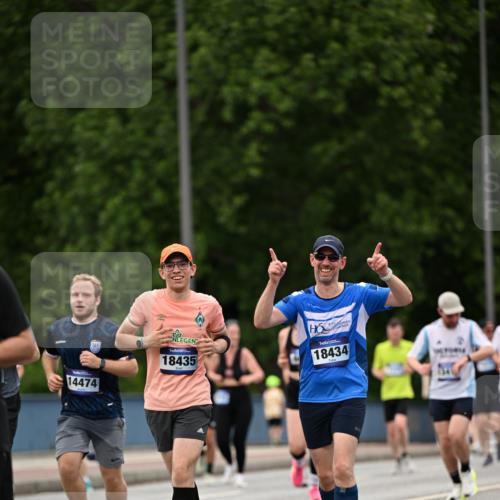 29.06.2025 - hella hamburg halbmarathon Dr. Thomas Lammeyer http://msf.ph/oto/8421922 29.06.2025 10:47:55 Kennedybrücke 1226, 1788, 1816, 1878, 2103, 2158, 2267, 2343, 2361, 2538, 2971, 3288, 3518, 4177, 4302, 5214, 5265, 5370, 5720, 6012, 6096, 7205, 7461, 7872, 8135, 8991, 9831, 9976, 10083, 10200, 10202, 11279 meine-sportfotos.de