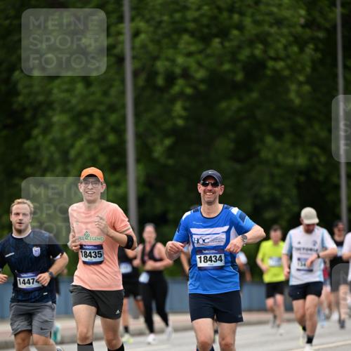 29.06.2025 - hella hamburg halbmarathon Dr. Thomas Lammeyer http://msf.ph/oto/8421932 29.06.2025 10:47:55 Kennedybrücke 1226, 1788, 1816, 1878, 2103, 2158, 2267, 2343, 2361, 2538, 2971, 3288, 3518, 4177, 4302, 5214, 5265, 5370, 5720, 6012, 6096, 7205, 7461, 7872, 8135, 8991, 9831, 9976, 10083, 10200, 10202, 11279 meine-sportfotos.de