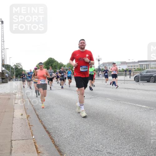 29.06.2025 - hella hamburg halbmarathon Lena Gebhardt http://msf.ph/oto/8421933 29.06.2025 10:52:43 Lombardsbrücke 2420, 15906, 2983, 1369, 1826, 2146, 2362, 2420, 2528, 2701, 2983, 2988, 3140, 3227, 3645, 3787, 4591, 4729, 4815, 5262, 5360, 6135, 6386, 6671, 7032, 7511, 7690, 7691, 7735, 7737, 7812, 8641, 9068, 9070, 9103, 9368, 9545, 9731, 10055, 10080, 10296, 10392, 10417, 10568, 10600, 10634, 10879, 10884, 10928, 10981, 11084, 11297, 11736, 11899, 11919, 11974, 12127, 12128, 12546, 12558, 12994, 14009, 14765, 14807, 14977, 14979 meine-sportfotos.de