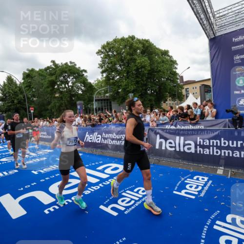 29.06.2025 - hella hamburg halbmarathon Zöllner http://msf.ph/oto/8421942 29.06.2025 10:54:02 Ziel 1151, 1815, 2432, 3096, 6356, 6374, 6481, 7395, 7918, 7973, 8394, 9032, 11789, 13032, 13869, 14175, 16477, 17348, 18308, 18831, 18879 meine-sportfotos.de
