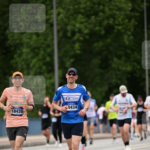 29.06.2025 - hella hamburg halbmarathon Dr. Thomas Lammeyer http://msf.ph/oto/8421947 29.06.2025 10:47:55 Kennedybrücke 1226, 1788, 1816, 1878, 2103, 2158, 2267, 2343, 2361, 2538, 2971, 3288, 3518, 4177, 4302, 5214, 5265, 5370, 5720, 6012, 6096, 7205, 7461, 7872, 8135, 8991, 9831, 9976, 10083, 10200, 10202, 11279 meine-sportfotos.de