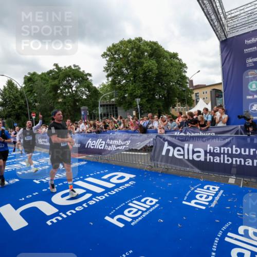 29.06.2025 - hella hamburg halbmarathon Zöllner http://msf.ph/oto/8421949 29.06.2025 10:54:03 Ziel 1151, 1815, 2432, 3096, 6356, 6374, 6481, 7918, 7973, 8394, 9032, 11499, 11789, 12379, 13032, 13869, 14175, 16477, 17348, 18308, 18879 meine-sportfotos.de