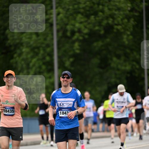 29.06.2025 - hella hamburg halbmarathon Dr. Thomas Lammeyer http://msf.ph/oto/8421953 29.06.2025 10:47:55 Kennedybrücke 1226, 1788, 1816, 1878, 2103, 2158, 2267, 2343, 2361, 2538, 2971, 3288, 3518, 4177, 4302, 5214, 5265, 5370, 5720, 6012, 6096, 7205, 7461, 7872, 8135, 8991, 9831, 9976, 10083, 10200, 10202, 11279 meine-sportfotos.de