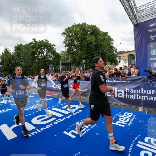 29.06.2025 - hella hamburg halbmarathon Zöllner http://msf.ph/oto/8421957 29.06.2025 10:54:03 Ziel 1151, 1815, 2432, 3096, 6356, 6374, 6481, 7918, 7973, 8394, 9032, 11499, 11789, 12379, 13032, 13869, 14175, 16477, 17348, 18308, 18879 meine-sportfotos.de