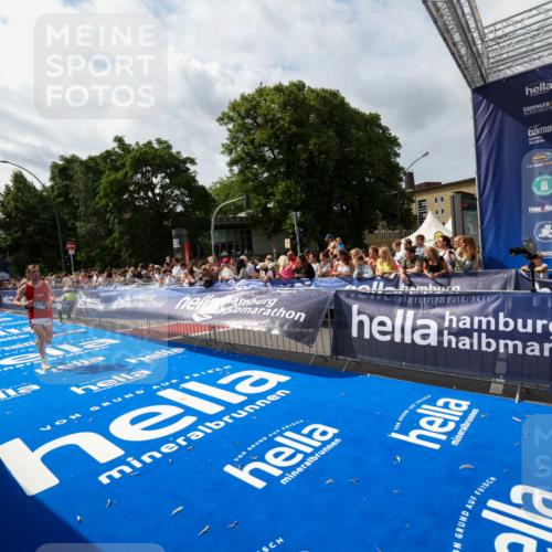 29.06.2025 - hella hamburg halbmarathon Zöllner http://msf.ph/oto/8421981 29.06.2025 10:32:14 Ziel 1894, 7272, 15826, 16505, 16736 meine-sportfotos.de