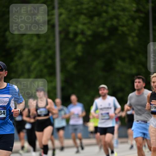 29.06.2025 - hella hamburg halbmarathon Dr. Thomas Lammeyer http://msf.ph/oto/8421996 29.06.2025 10:47:57 Kennedybrücke 1226, 1788, 1816, 1878, 2103, 2158, 2267, 2343, 2361, 2538, 2971, 3288, 3518, 4177, 4302, 5214, 5265, 5370, 5720, 6012, 6096, 7205, 7461, 7872, 8135, 8991, 9704, 9831, 9976, 10083, 10200, 10202, 11279 meine-sportfotos.de