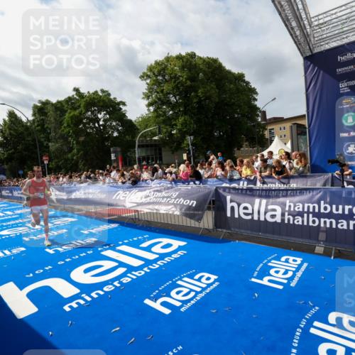 29.06.2025 - hella hamburg halbmarathon Zöllner http://msf.ph/oto/8421998 29.06.2025 10:32:14 Ziel 1894, 7272, 15826, 16505, 16736 meine-sportfotos.de