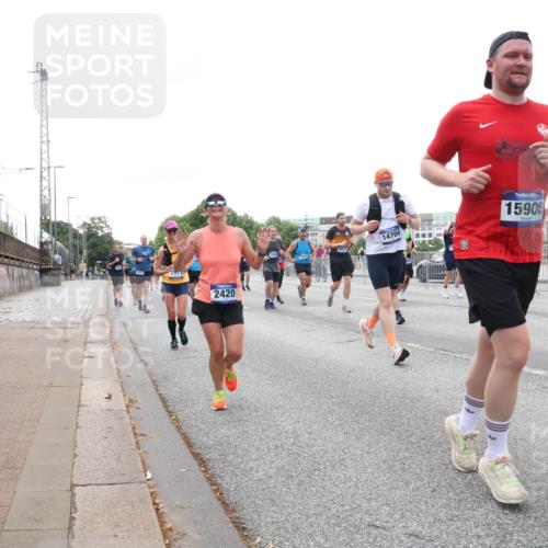 29.06.2025 - hella hamburg halbmarathon Lena Gebhardt http://msf.ph/oto/8422002 29.06.2025 10:52:43 Lombardsbrücke 7911, 2420, 14704, 15906, 1369, 1826, 2146, 2362, 2420, 2528, 2701, 2983, 2988, 3140, 3227, 3645, 3787, 4591, 4729, 4815, 5262, 5360, 6135, 6386, 6671, 7032, 7511, 7690, 7691, 7735, 7737, 7812, 8641, 9068, 9070, 9103, 9368, 9545, 9731, 10055, 10080, 10296, 10392, 10417, 10568, 10600, 10634, 10879, 10884, 10928, 10981, 11084, 11297, 11736, 11899, 11919, 11974, 12127, 12128, 12546, 12558, 12994, 14009, 14765, 14807, 14977, 14979 meine-sportfotos.de