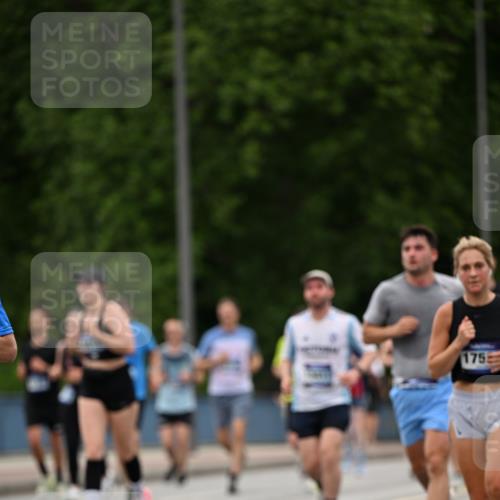 29.06.2025 - hella hamburg halbmarathon Dr. Thomas Lammeyer http://msf.ph/oto/8422004 29.06.2025 10:47:57 Kennedybrücke 1226, 1788, 1816, 1878, 2103, 2158, 2267, 2343, 2361, 2538, 2971, 3288, 3518, 4177, 4302, 5214, 5265, 5370, 5720, 6012, 6096, 7205, 7461, 7872, 8135, 8991, 9704, 9831, 9976, 10083, 10200, 10202, 11279 meine-sportfotos.de