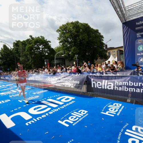 29.06.2025 - hella hamburg halbmarathon Zöllner http://msf.ph/oto/8422009 29.06.2025 10:32:14 Ziel 1894, 7272, 15826, 16505, 16736 meine-sportfotos.de