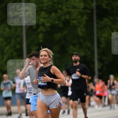 29.06.2025 - hella hamburg halbmarathon Dr. Thomas Lammeyer http://msf.ph/oto/8422014 29.06.2025 10:47:58 Kennedybrücke 1226, 1788, 1816, 1878, 2103, 2158, 2267, 2343, 2361, 2538, 3288, 3518, 4177, 4302, 5214, 5265, 5370, 5720, 6012, 6096, 7205, 7461, 7872, 8135, 8991, 9704, 9831, 9976, 10083, 10200, 10202, 11279 meine-sportfotos.de