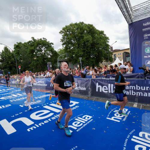 29.06.2025 - hella hamburg halbmarathon Zöllner http://msf.ph/oto/8422028 29.06.2025 10:54:06 Ziel 1151, 1410, 1815, 2432, 3096, 3208, 3209, 6356, 6374, 6581, 8394, 9032, 11499, 11789, 12379, 13869, 16871, 17348, 18308 meine-sportfotos.de