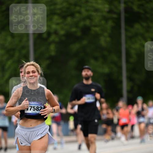 29.06.2025 - hella hamburg halbmarathon Dr. Thomas Lammeyer http://msf.ph/oto/8422037 29.06.2025 10:47:59 Kennedybrücke 1788, 1816, 1878, 2103, 2158, 2267, 2343, 2361, 2538, 3288, 3518, 4177, 4302, 5214, 5265, 5370, 5720, 6012, 6096, 7205, 7461, 7872, 8135, 8991, 9704, 9831, 9976, 10083, 10200, 10202, 11279 meine-sportfotos.de