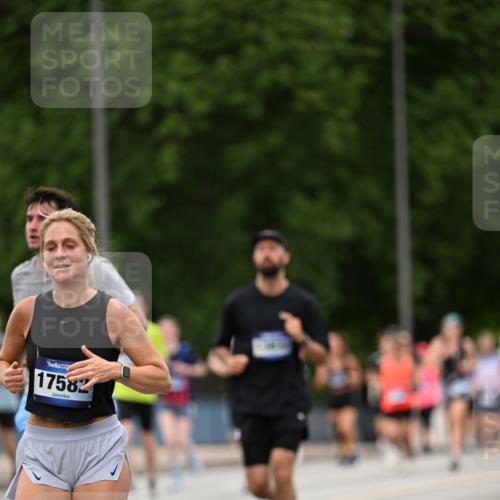 29.06.2025 - hella hamburg halbmarathon Dr. Thomas Lammeyer http://msf.ph/oto/8422045 29.06.2025 10:47:59 Kennedybrücke 1788, 1816, 1878, 2103, 2158, 2267, 2343, 2361, 2538, 3288, 3518, 4177, 4302, 5214, 5265, 5370, 5720, 6012, 6096, 7205, 7461, 7872, 8135, 8991, 9704, 9831, 9976, 10083, 10200, 10202, 11279 meine-sportfotos.de