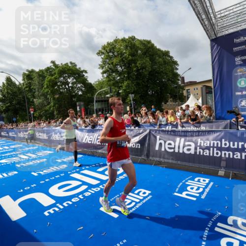 29.06.2025 - hella hamburg halbmarathon Zöllner http://msf.ph/oto/8422047 29.06.2025 10:32:15 Ziel 1894, 7272, 15826, 16736 meine-sportfotos.de