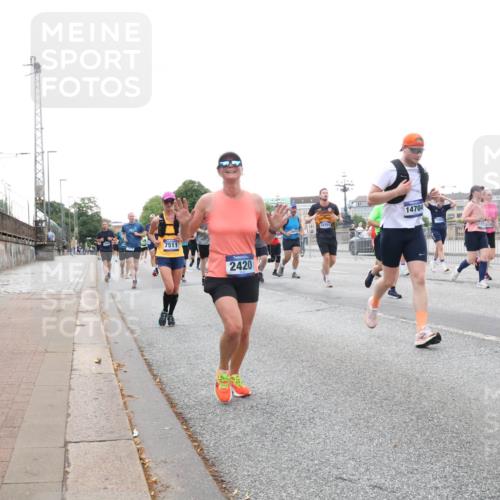 29.06.2025 - hella hamburg halbmarathon Lena Gebhardt http://msf.ph/oto/8422048 29.06.2025 10:52:44 Lombardsbrücke 7511, 2420, 14704, 18751, 1369, 1826, 2146, 2362, 2420, 2528, 2701, 2983, 2988, 3140, 3227, 3645, 3787, 4591, 4729, 4815, 5360, 6135, 6386, 6671, 7032, 7511, 7690, 7735, 7737, 7812, 8641, 9068, 9070, 9103, 9368, 9545, 9731, 10055, 10080, 10296, 10392, 10417, 10568, 10600, 10634, 10879, 10884, 10928, 10981, 11084, 11297, 11736, 11899, 11919, 11974, 12127, 12128, 12546, 12558, 12994, 14009, 14765, 14807, 14977, 14979 meine-sportfotos.de