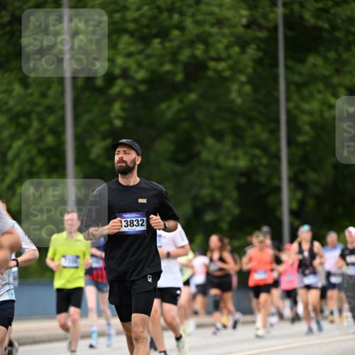 29.06.2025 - hella hamburg halbmarathon Dr. Thomas Lammeyer http://msf.ph/oto/8422060 29.06.2025 10:47:59 Kennedybrücke 1788, 1816, 1878, 2103, 2158, 2267, 2343, 2361, 2538, 3288, 3518, 4177, 4302, 5214, 5265, 5370, 5720, 6012, 6096, 7205, 7461, 7872, 8135, 8991, 9704, 9831, 9976, 10083, 10200, 10202, 11279 meine-sportfotos.de