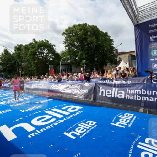 29.06.2025 - hella hamburg halbmarathon Zöllner http://msf.ph/oto/8422079 29.06.2025 10:32:20 Ziel 1894, 7272, 10876, 16065 meine-sportfotos.de