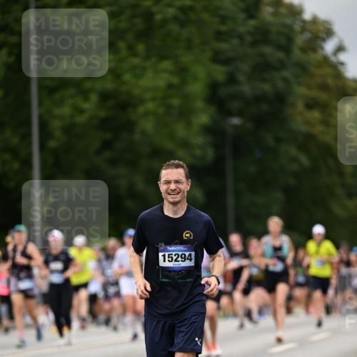 29.06.2025 - hella hamburg halbmarathon Dr. Thomas Lammeyer http://msf.ph/oto/8422085 29.06.2025 10:48:01 Kennedybrücke 1788, 1816, 1878, 2103, 2158, 2343, 2361, 3518, 4302, 5214, 5265, 5370, 5649, 5720, 6012, 6096, 7205, 7461, 7872, 8135, 8991, 9704, 9831, 9976, 10083, 10200, 10202, 11279 meine-sportfotos.de