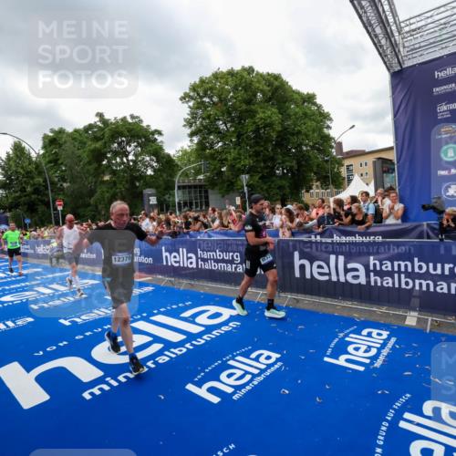 29.06.2025 - hella hamburg halbmarathon Zöllner http://msf.ph/oto/8422093 29.06.2025 10:54:10 Ziel 1410, 3208, 3209, 5638, 6294, 6581, 8390, 9032, 9791, 11499, 12379, 13397, 13794, 15524, 16871, 17348 meine-sportfotos.de