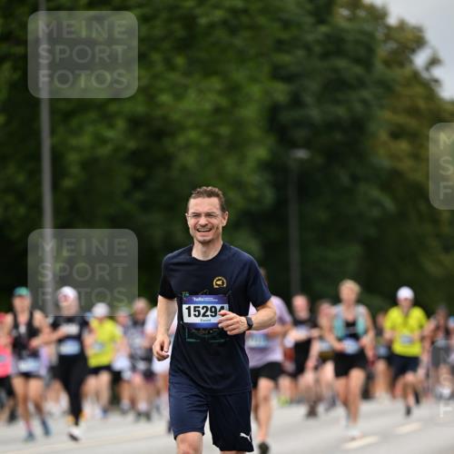 29.06.2025 - hella hamburg halbmarathon Dr. Thomas Lammeyer http://msf.ph/oto/8422094 29.06.2025 10:48:01 Kennedybrücke 1788, 1816, 1878, 2103, 2158, 2343, 2361, 3518, 4302, 5214, 5265, 5370, 5649, 5720, 6012, 6096, 7205, 7461, 7872, 8135, 8991, 9704, 9831, 9976, 10083, 10200, 10202, 11279 meine-sportfotos.de