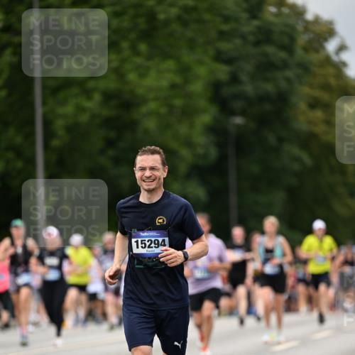 29.06.2025 - hella hamburg halbmarathon Dr. Thomas Lammeyer http://msf.ph/oto/8422102 29.06.2025 10:48:01 Kennedybrücke 1788, 1816, 1878, 2103, 2158, 2343, 2361, 3518, 4302, 5214, 5265, 5370, 5649, 5720, 6012, 6096, 7205, 7461, 7872, 8135, 8991, 9704, 9831, 9976, 10083, 10200, 10202, 11279 meine-sportfotos.de