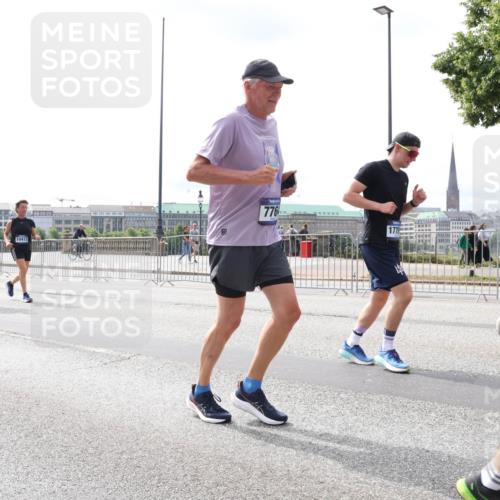 29.06.2025 - hella hamburg halbmarathon Lena Gebhardt http://msf.ph/oto/8422111 29.06.2025 10:27:51 Lombardsbrücke 776, 1779, 1148, 2080, 3389, 4372, 5177, 5285, 5847, 6214, 6632, 7497, 7764, 7978, 8085, 8215, 9567, 9688, 10158, 10412, 10413, 11256, 11692, 11739, 12500, 12780, 12823, 12842, 13043, 13568, 13678, 13860, 14155, 14206, 15607, 15608, 16569, 16804, 16838, 17427, 17791, 18012, 18097, 18301, 18626, 18766 meine-sportfotos.de