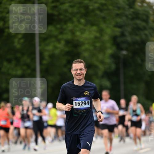 29.06.2025 - hella hamburg halbmarathon Dr. Thomas Lammeyer http://msf.ph/oto/8422114 29.06.2025 10:48:01 Kennedybrücke 1788, 1816, 1878, 2103, 2158, 2343, 2361, 3518, 4302, 5214, 5265, 5370, 5649, 5720, 6012, 6096, 7205, 7461, 7872, 8135, 8991, 9704, 9831, 9976, 10083, 10200, 10202, 11279 meine-sportfotos.de