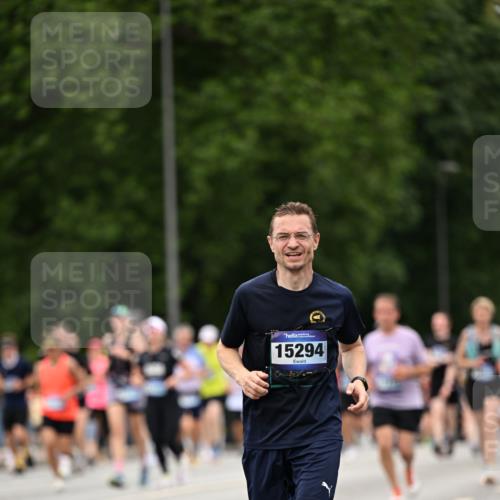 29.06.2025 - hella hamburg halbmarathon Dr. Thomas Lammeyer http://msf.ph/oto/8422117 29.06.2025 10:48:01 Kennedybrücke 1788, 1816, 1878, 2103, 2158, 2343, 2361, 3518, 4302, 5214, 5265, 5370, 5649, 5720, 6012, 6096, 7205, 7461, 7872, 8135, 8991, 9704, 9831, 9976, 10083, 10200, 10202, 11279 meine-sportfotos.de